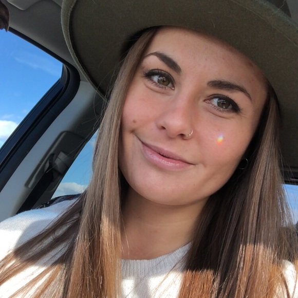 Meet your Posher, Bec - Picture 1 of 1